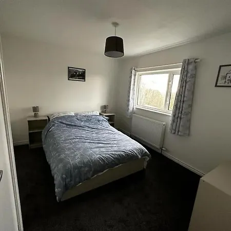 Large 3 Bed *