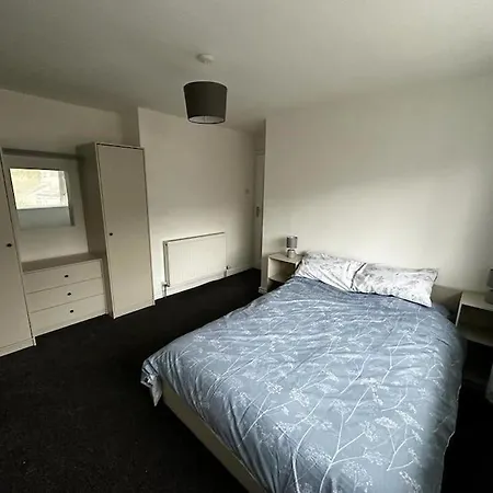 Large 3 Bed